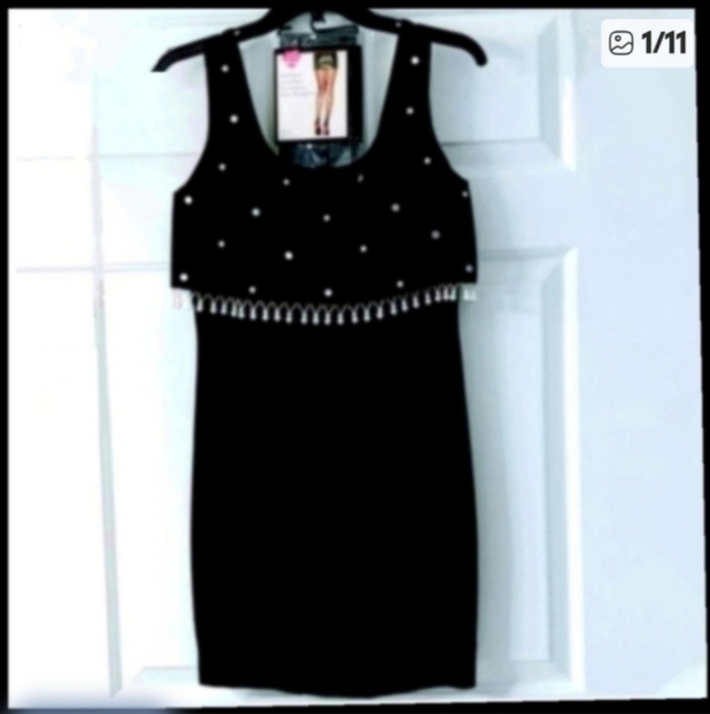 LBD formal black cocktail dress, pearls, crepe fabric, size 4.LBD Donna Ricco